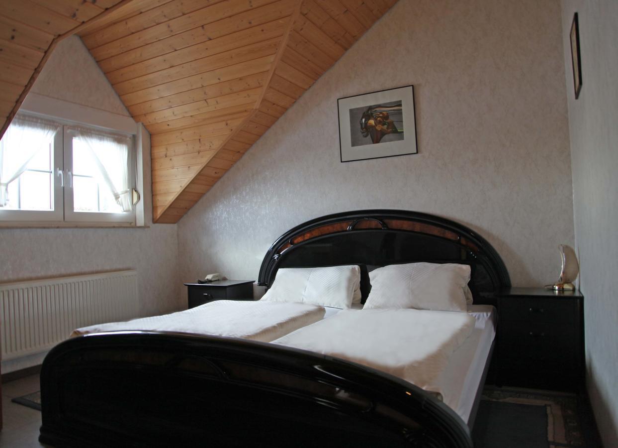Hotel Landhaus Koeln 린들라 외부 사진